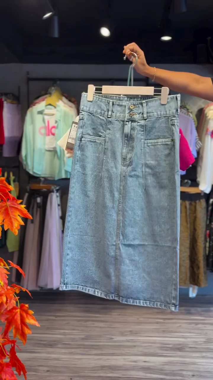 waveline colorblock crop & seamline denim skirt