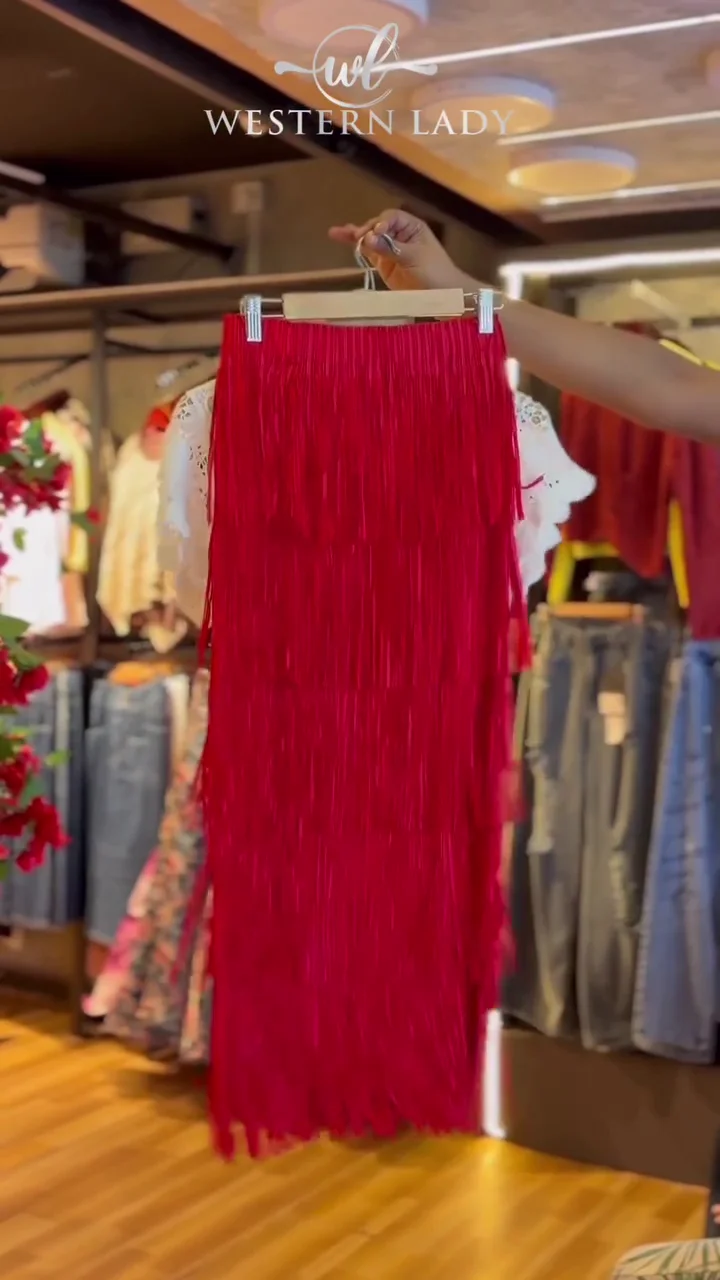 crochet bloom top in white & fringe skirt in crimson