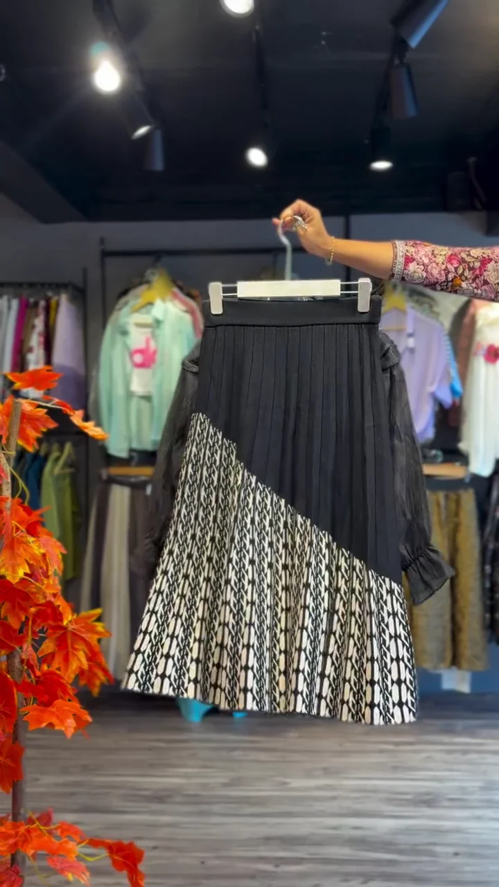 ruched floral top in noir & yc geometric skirt in monochrome