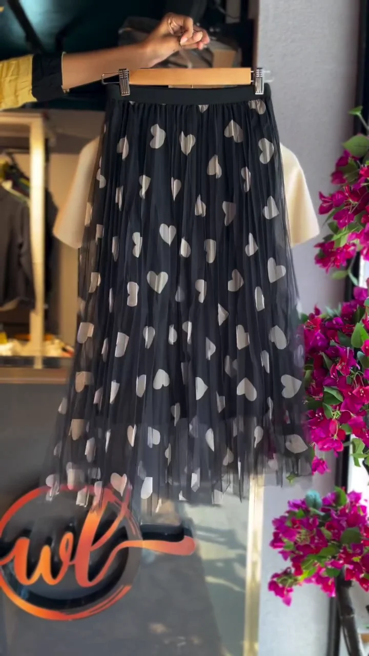 heart tulle skirt in noir & cream tee